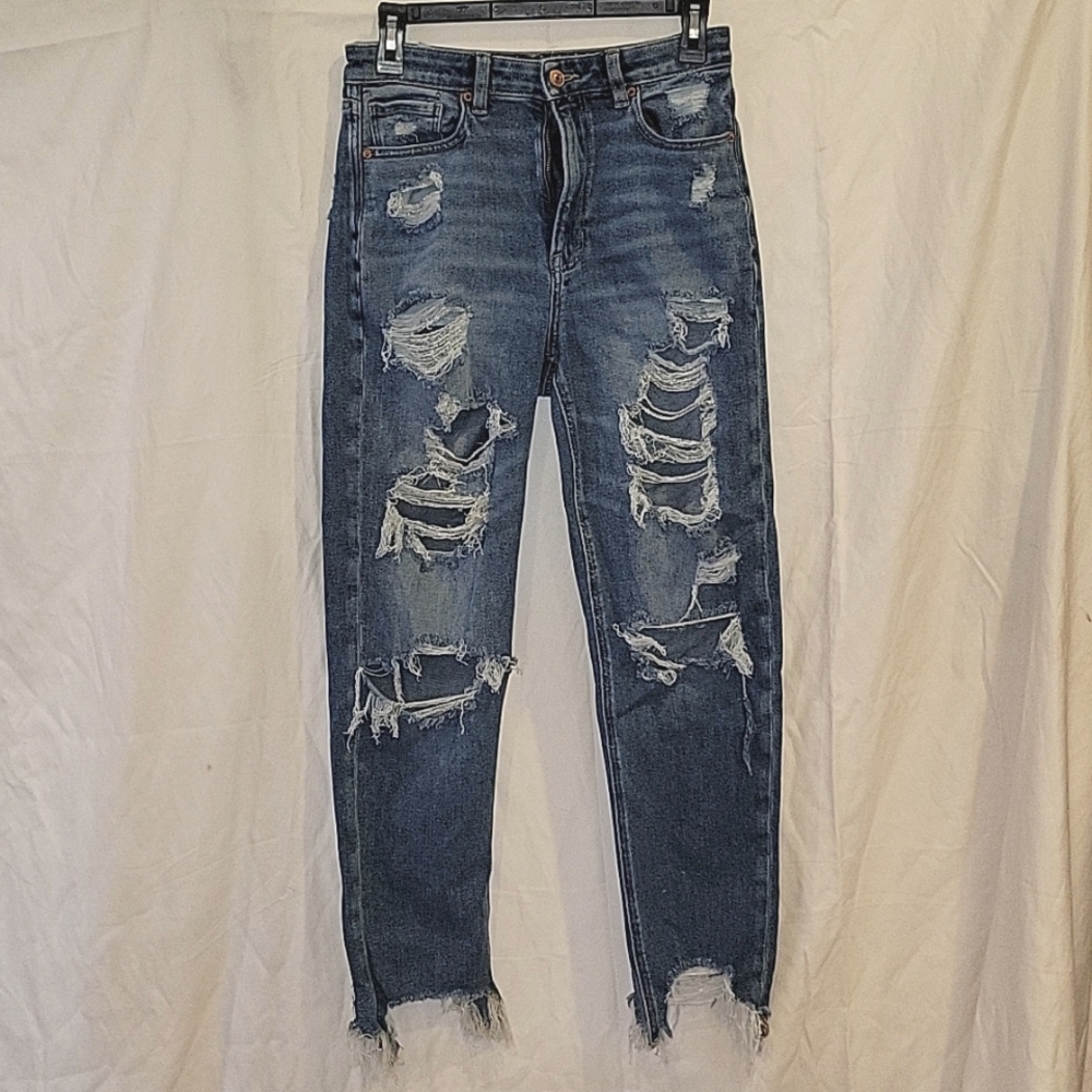 American Eagle distressed highest rise mom jean Size 6long